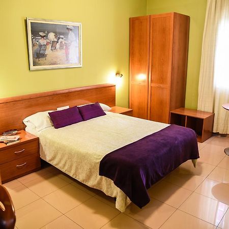 Hotel Dora Plasencia Eksteriør bilde