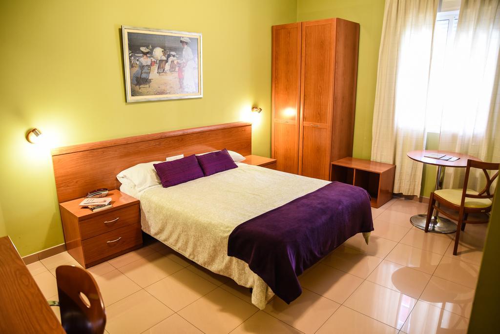 Hotel Dora Plasencia Eksteriør bilde