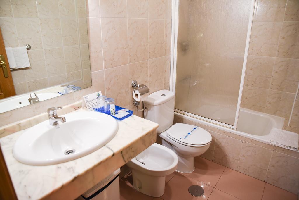 Hotel Dora Plasencia Eksteriør bilde