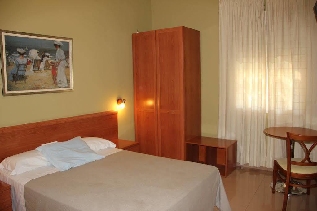 Hotel Dora Plasencia Eksteriør bilde