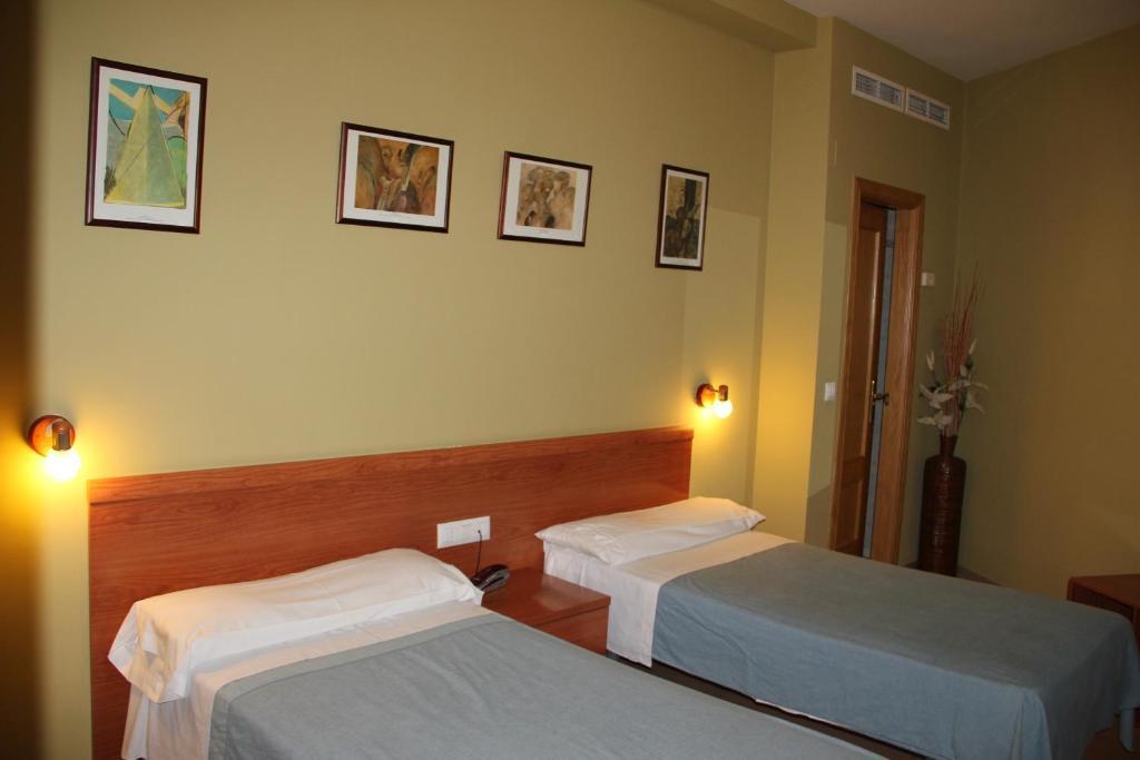 Hotel Dora Plasencia Eksteriør bilde